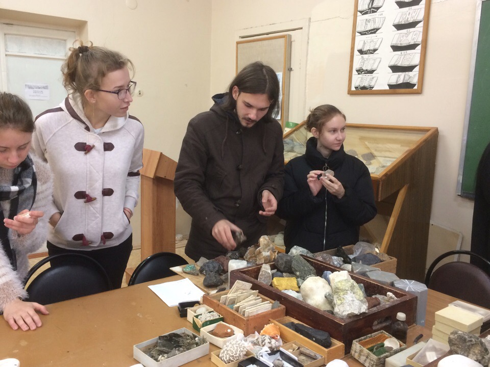 Посещение минералогического музея группой 18ФХ1